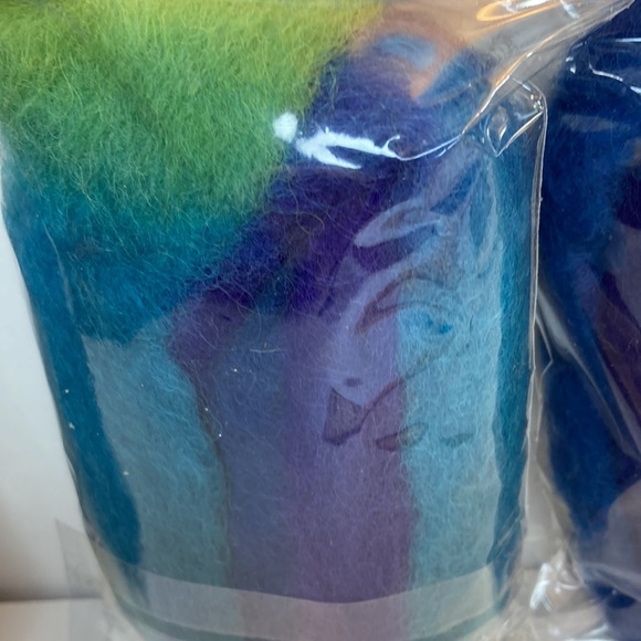 Dimensions FeltWorks Needle Felting Wool Roving Cool Blue Green Purple 3 Packs - Picture 9 of 13